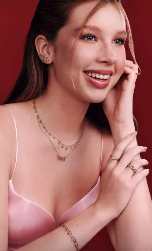 Ear Cuff de coraçãos 