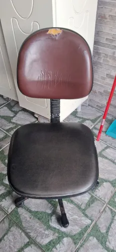 Cadeira secretária usada