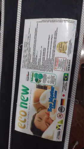 Colchão em ótimo estado com cama box e uma cabeceira