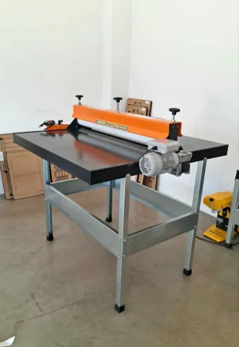 Máquina De Corte E Vinco Elétrica Semi Automática - 100cm com Bancada e 10 facas de corte.