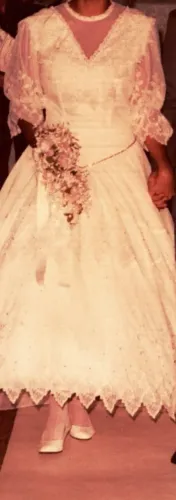 Vendo vestido de noiva. Renda bordada  maravilhoso .  Estilo novela Escrava Isaura. 