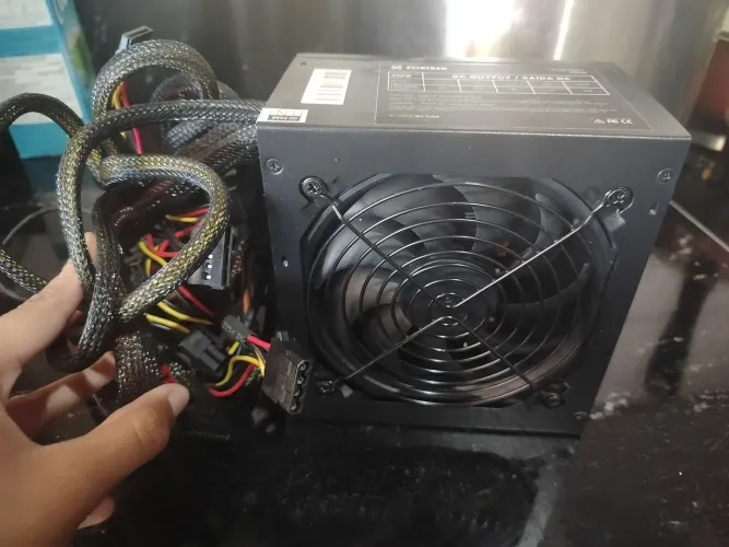 Vendo fonte de computador. Novo, nunca usado 