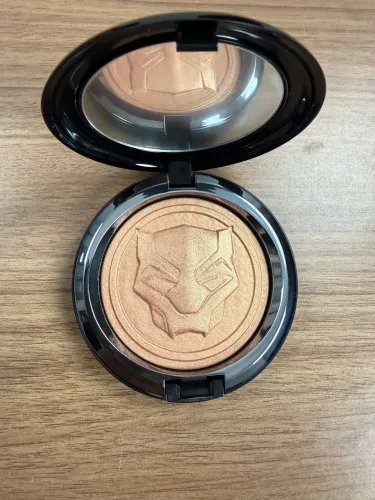 Iluminador da Mac  Pantera Negra  (edição limitada)