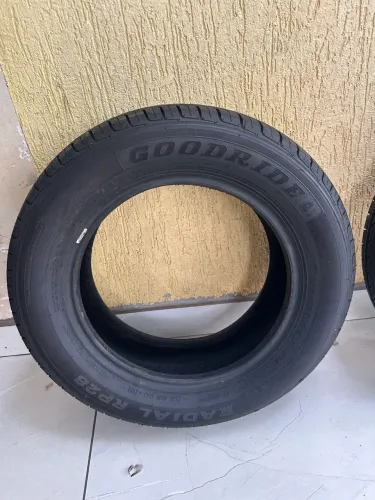 Vende-se pneus novos