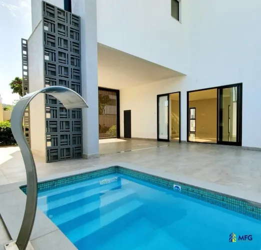 Casa em Condomínio à Venda em Balneário Camboriú