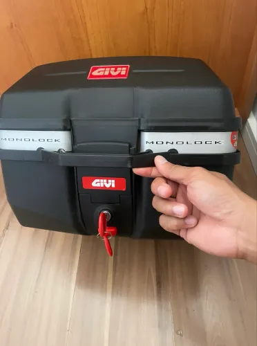 BAÚ GIVI 27L - EXTREMAMENTE NOVO.