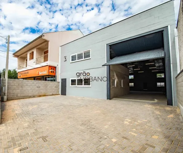 Pavilhão para locação | 350m² | Próx. Rua Araguaia e Av. Boqueirão