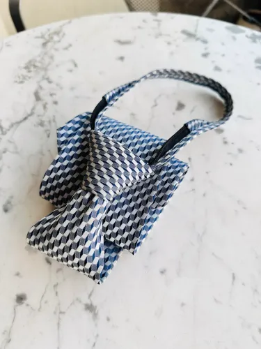 Gravata de zíper azul e branco