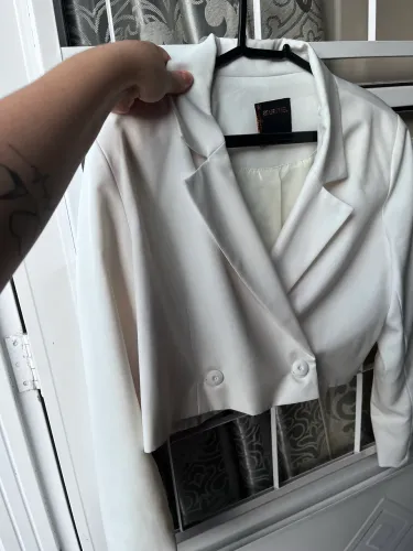 Vendo blazer branco feminino