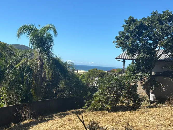 Terreno com vista pro mar e matrícula no Santinho