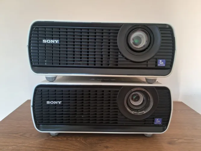 2 projetores Sony (ex120/ex145) COM DEFEITO