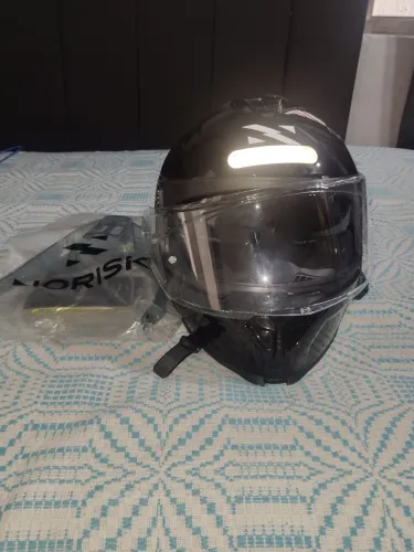 Capacete Norisk Strada II tamanho 62 com intercomunicador instalado no capacete 