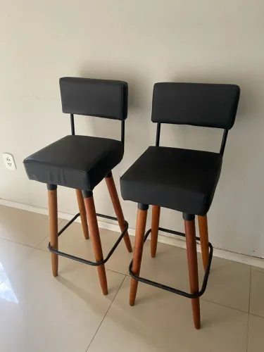 Par de banquetas estofadas