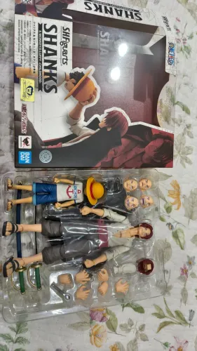 Sh Figuarts Shanks faltando apenas DLC(rosto do Luffy)