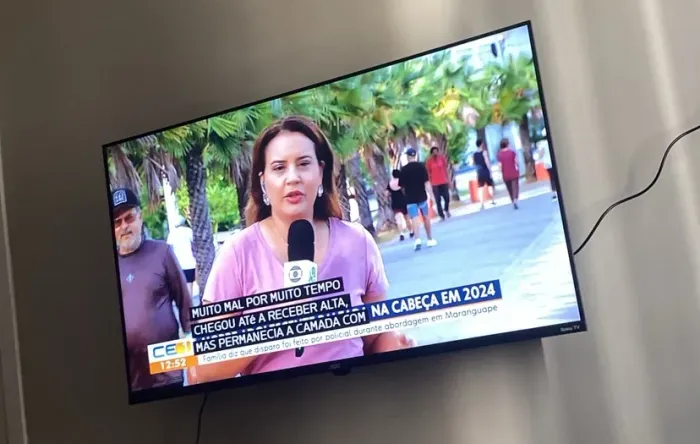 tv smart 43' semi nova AOC