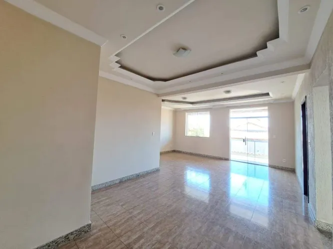 Casa residencial 4 quartos (1 suíte) com piscina e varanda gourmet no Tirol - BH (frente)