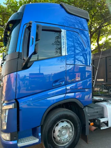 Volvo FH 540 6x4 + Bi-Caçamba Randon - único dono