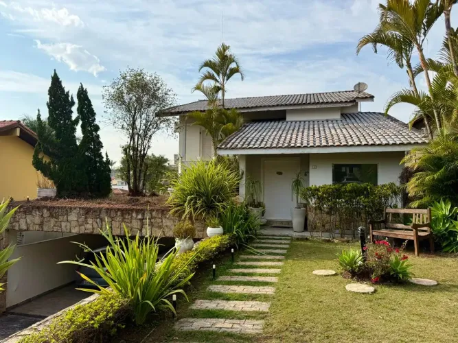 Casa Mobiliada à Venda ou para Locação no Condomínio Nova Higienópolis Jandira/SP