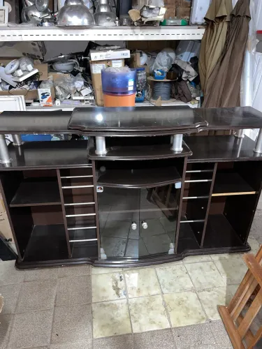 Rack para TV Home Theater Grande com Nichos e Portas de Vidro