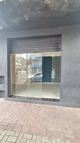 Loja em rua principal para locação no Aterrado!