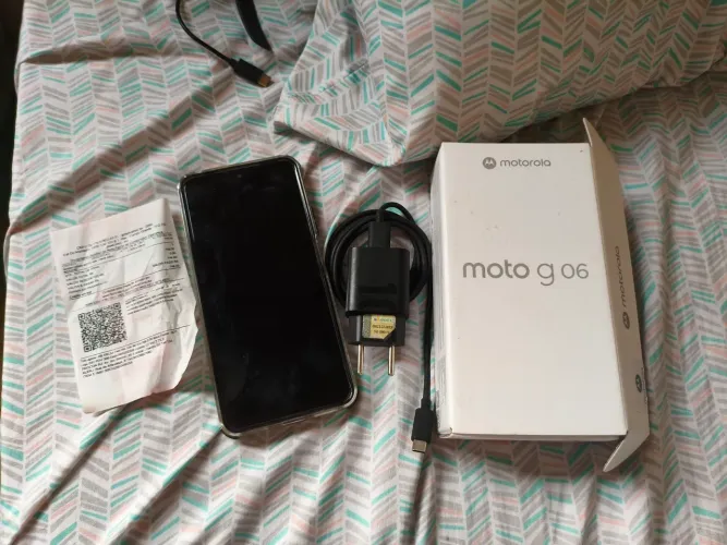 Moto G06 128GB - Na Caixa + Carregador Original + Nota Fiscal (Comprado em Fev/26)
