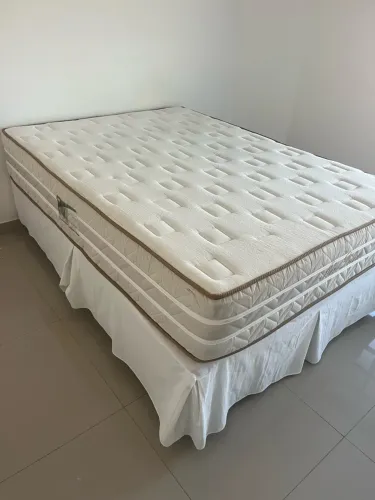 Cama de casal semi nova