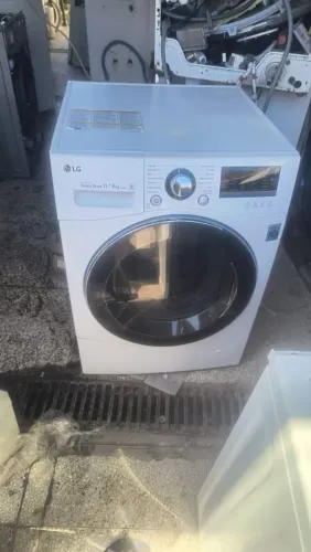 MÁQUINA LAVA E SECA LG MUITO NOVA DOU GARANTIA FAÇO A ENTREGA!!