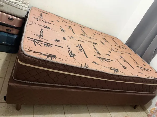 Cama de casal (COLCHÃO E BASE BOX) PRA SAIR RAPIDO