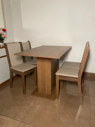 Conjunto Mesa de Jantar 4 Cadeiras Madeira/Bege