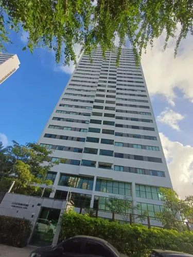 Alugo maravilhoso apartamento com 4 suítes, Dependência e 2 vagas na Ilha do Retiro - Reci