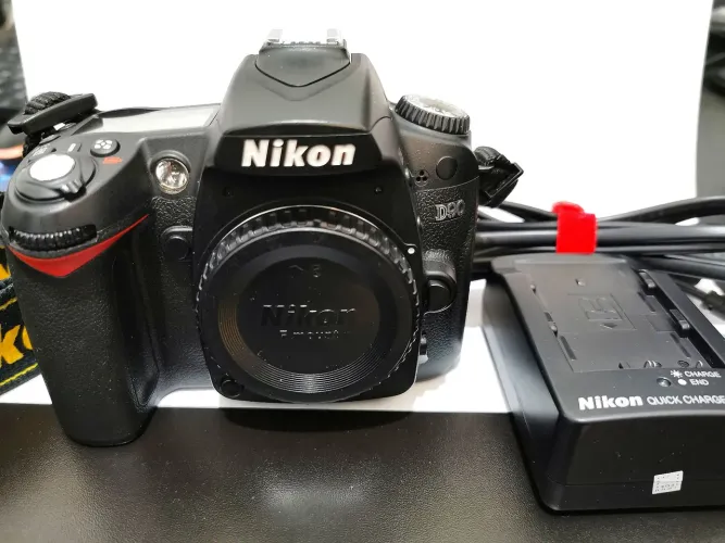 Nikon D90 - Apenas 11 Mil Cliques | Estado de Nova,Corpo - Extremamente Conservada 