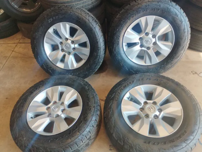 Rodas Hilux / SW4 Aro 17 + Pneus 