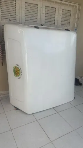 Capota de fibra da Hilux cor branca estado de zero pouco tempo de uso