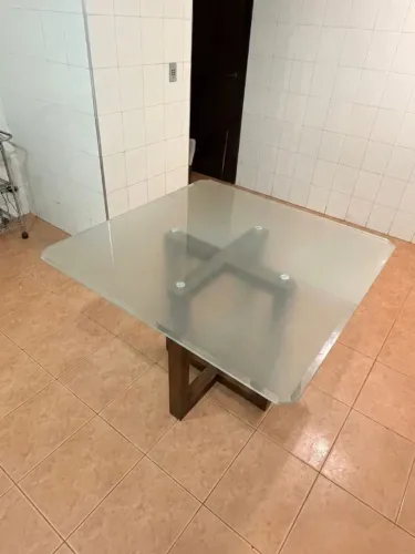 Mesa de jantar tampo vidro temperado