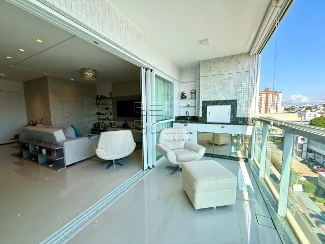 Apartamento 4 dormitórios e vista mar no Estreito