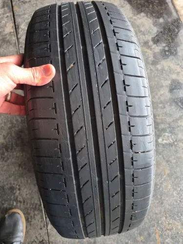 Um pneu 215/60/16 Bridgestone semi-novo (230 em 2× no ct