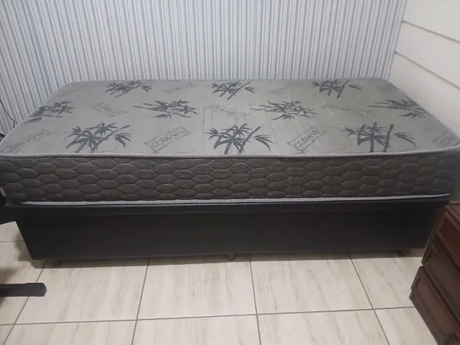 Vendo cama box de solteiro com baú nova em perfeito estado