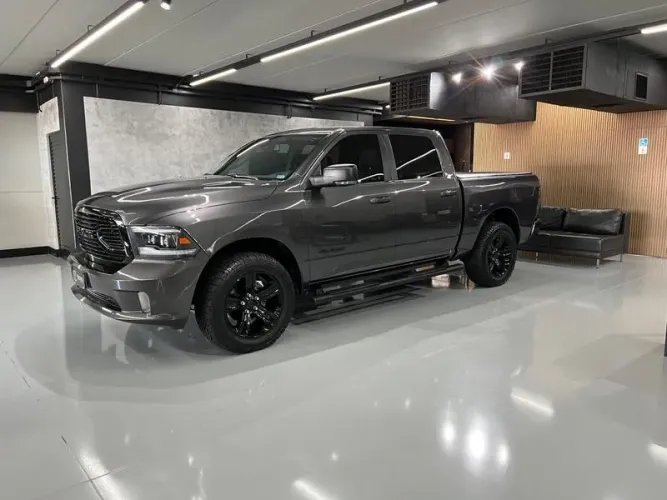 Ram Classic Laramie 5.7 V8 16V Gasolina 4X4 Aut. 2023