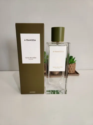 Perfume A Francesa - Tânia Bulhoes