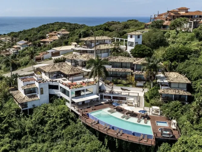 Hotel com vista, A.T.: 9.143m², 21 suítes, João Fernandes, Armação dos Búzios/RJ