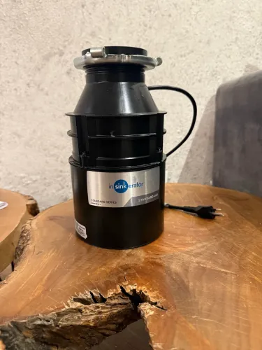 Triturador de Resíduos Alimentares InSinkErator Standard 460 - 0,55HP