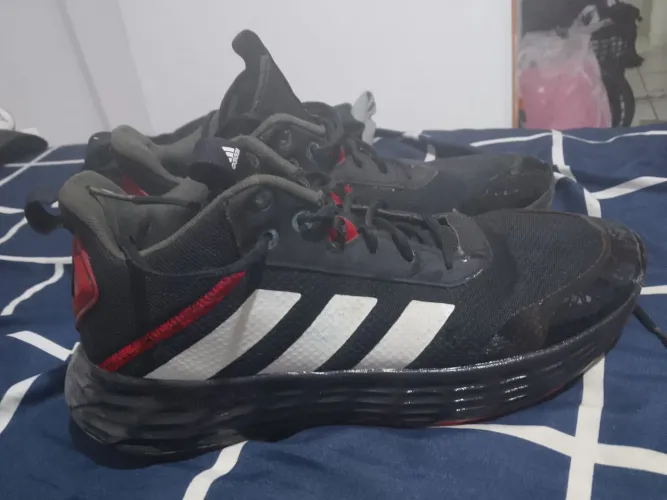 Tênis Adidas