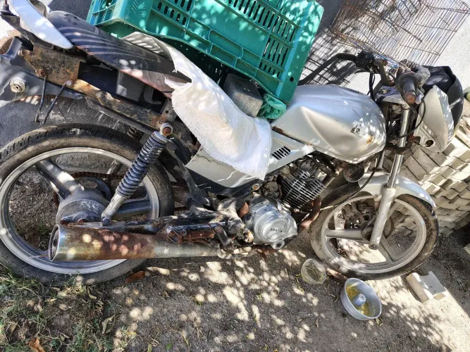 Moto para retirada de peças