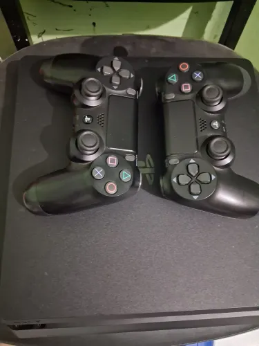 Vendo playststio 4 slin com garantia 