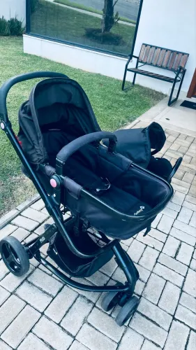Carrinho + bebê conforto Safety 1st Mobi