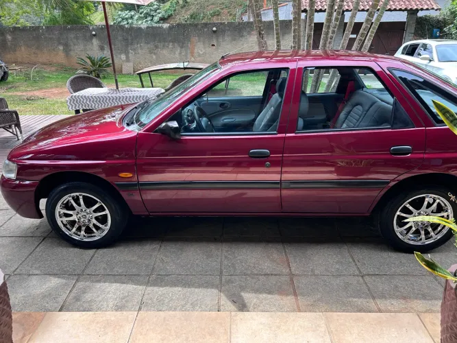 Ford Escort GL 1.6 MPI 2000
