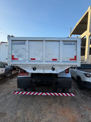 Caminhão caçamba truck
