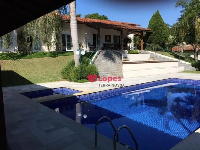 Linda casa em condomínio