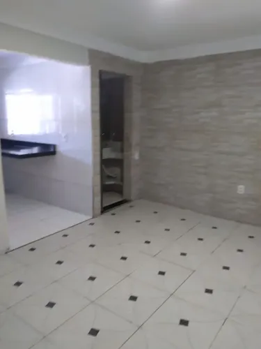 Alugo casa dentro de condomínio fechado.tres cômodos e 1 banheiro.