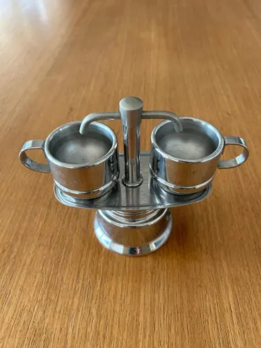 Mini cafeteira italiana aço inox com duas xícaras de 100ml - nunca usada